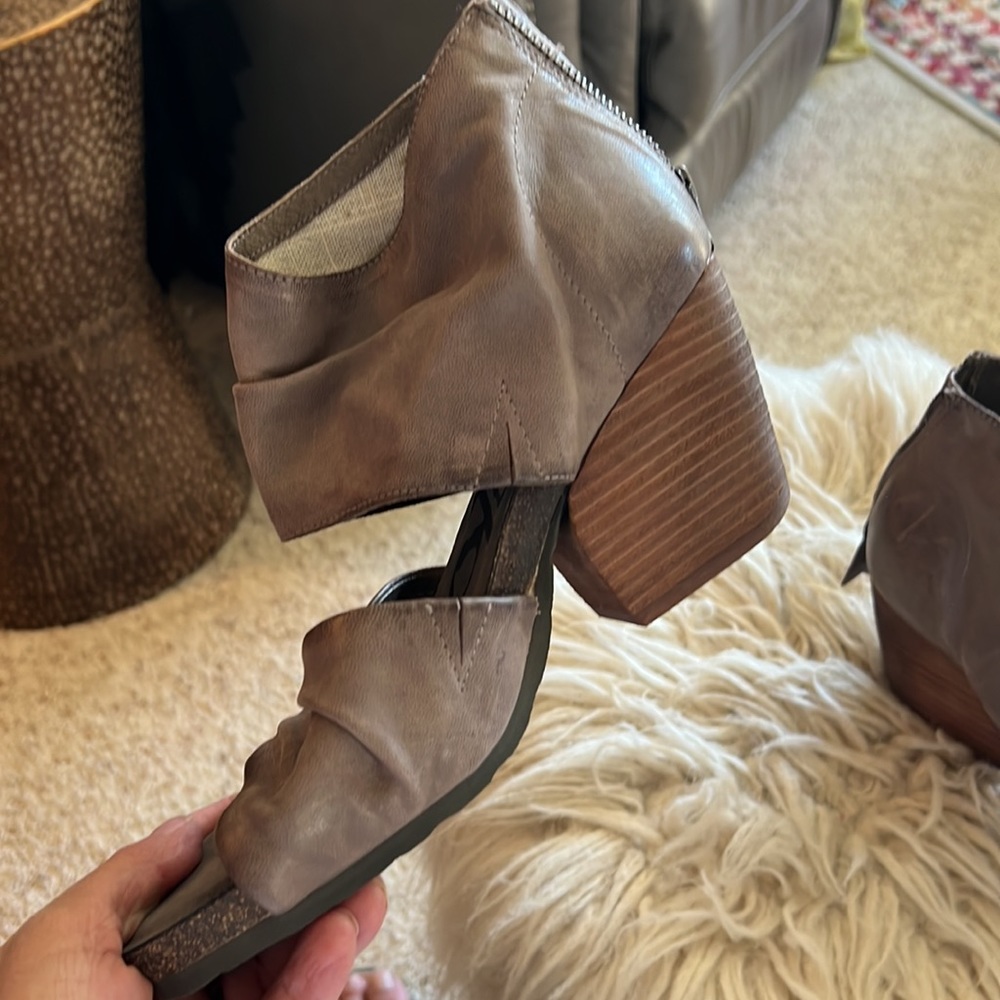 OTBT shoes NWOT. Made for comfort. Leather, well made. Good traction - Picture 9 of 13